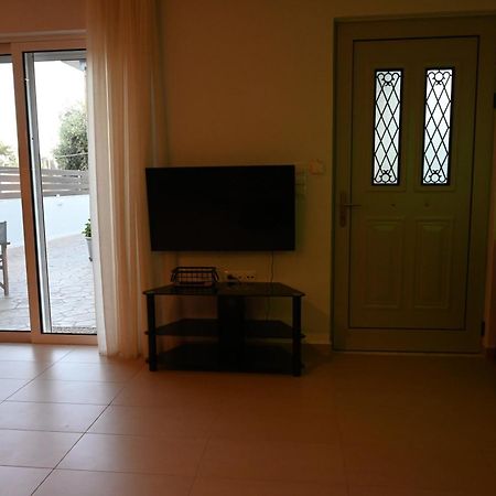 Evita'S Guesthouse Agia Marina Mikrolimanou 外观 照片