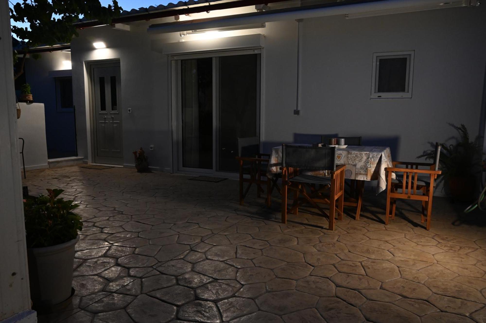 Evita'S Guesthouse Agia Marina Mikrolimanou 外观 照片