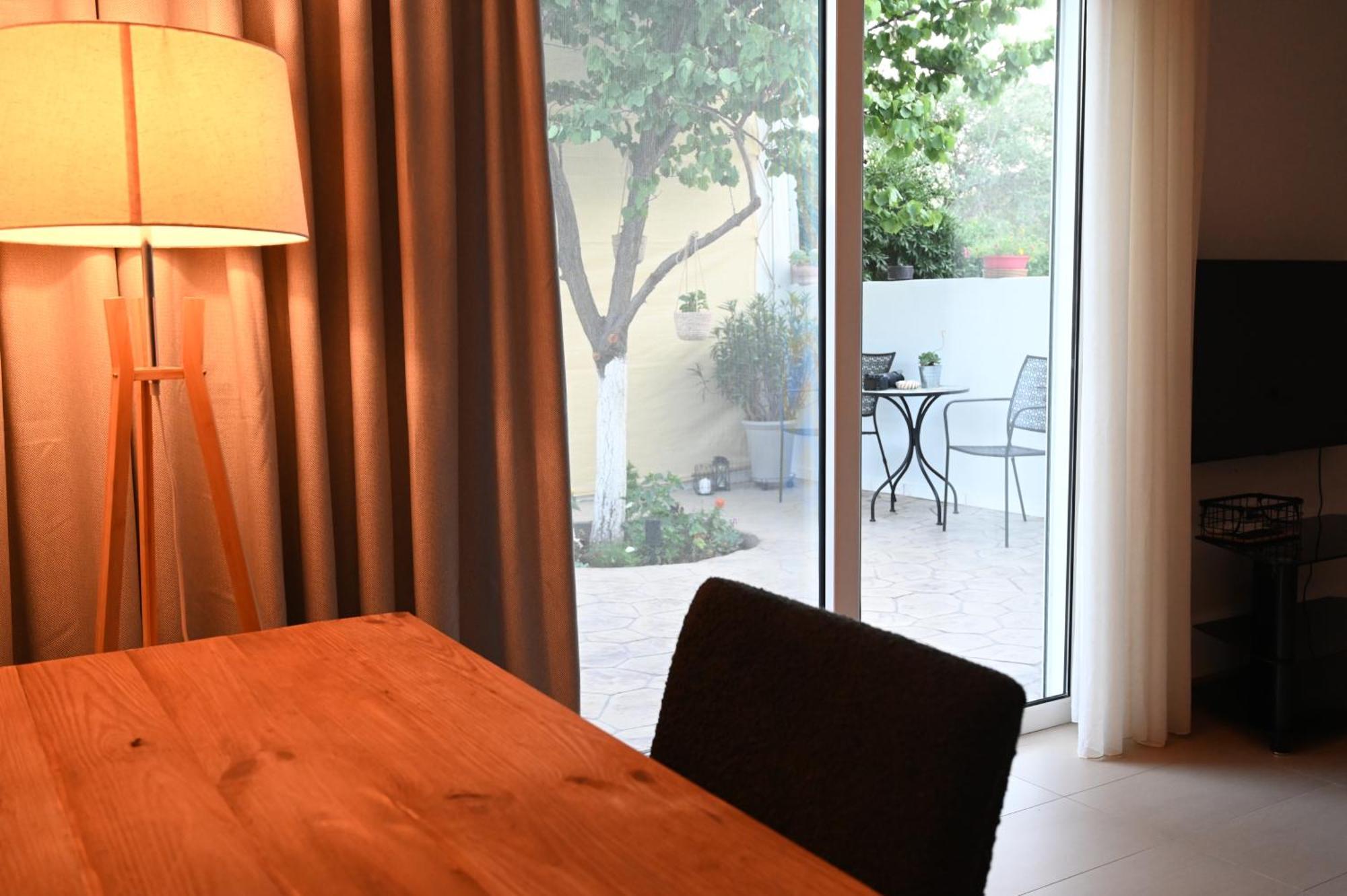 Evita'S Guesthouse Agia Marina Mikrolimanou 外观 照片